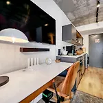 Botique Home In Vibrant Sea Point