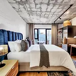 Botique Home In Vibrant Sea Point