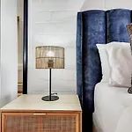Botique Home In Vibrant Sea Point