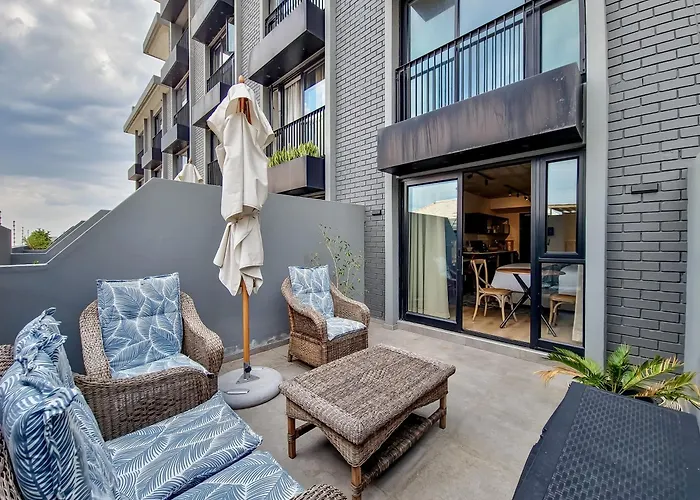 Botique Home In Vibrant Sea Point