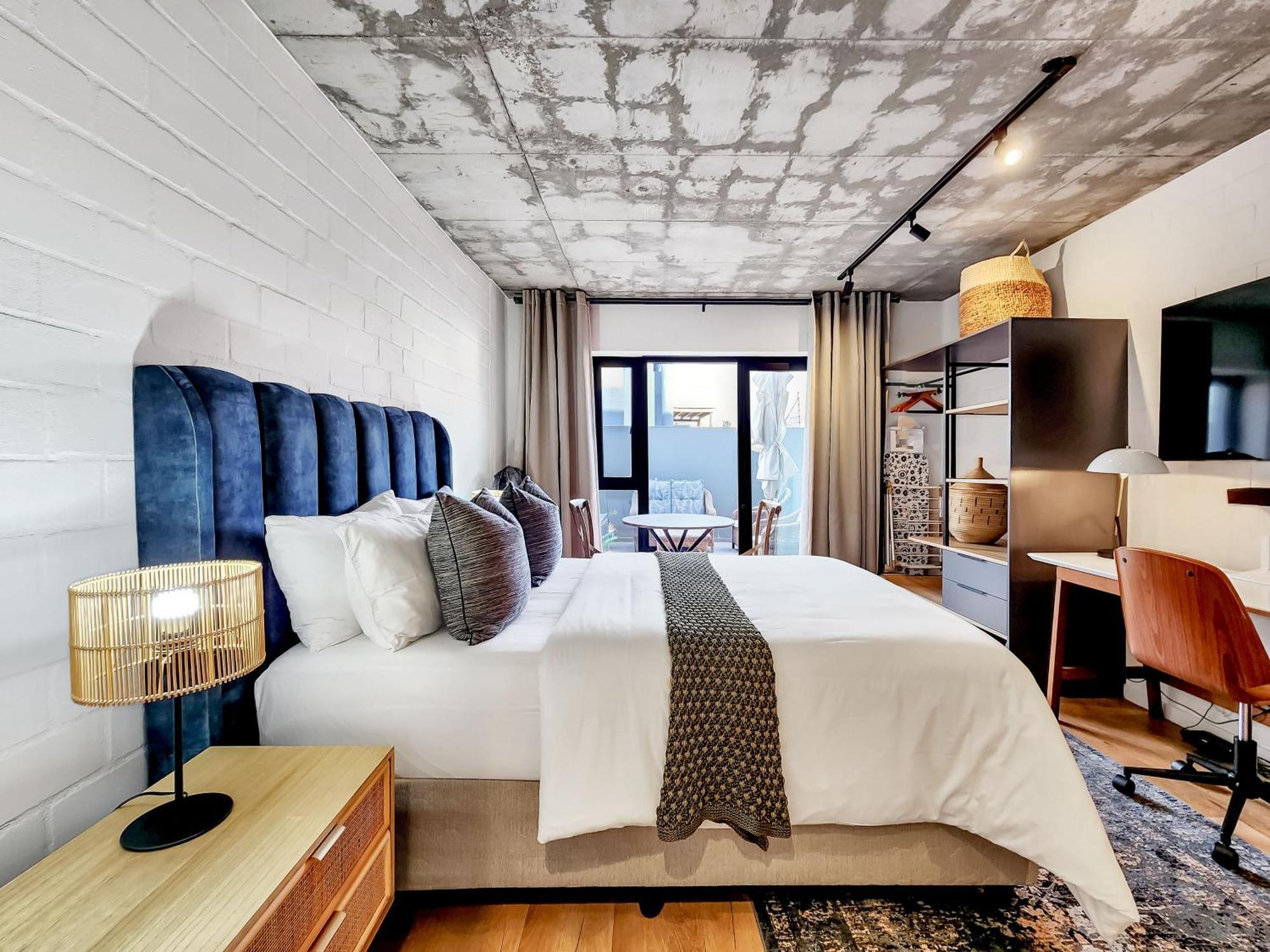 Botique In Vibrant Sea Point Apartment