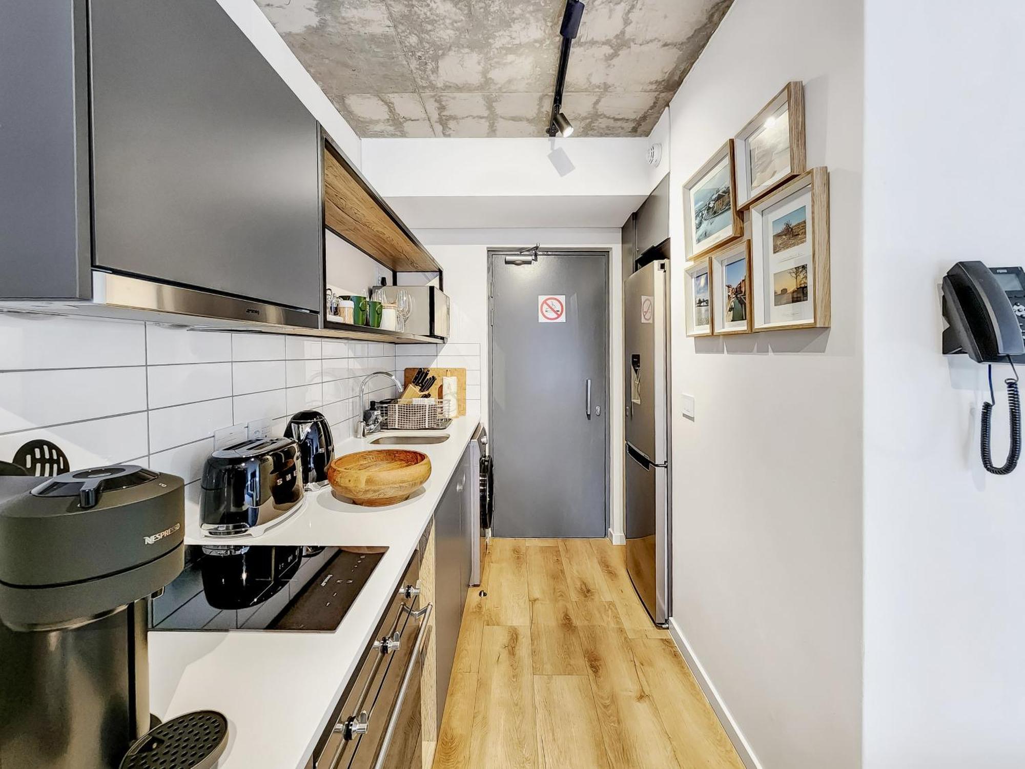 Botique In Vibrant Sea Point Apartment *